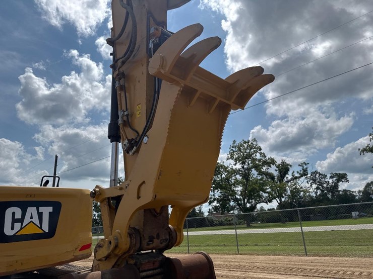 2020-caterpillar-326fl-image-26