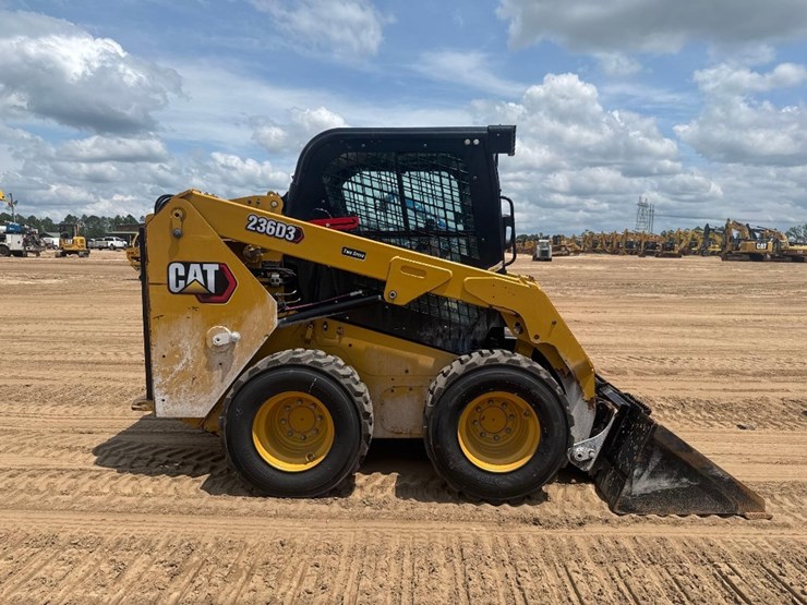 2023-caterpillar-236d3-image-5