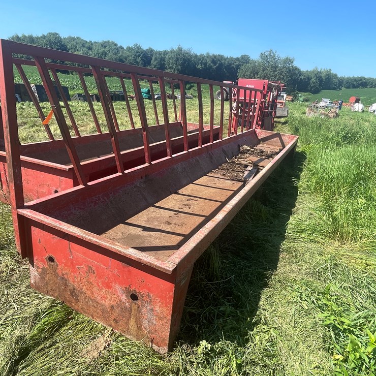 #3685 • Notch 20' Bunk Feeder