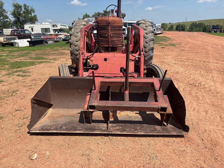 farmall-m-with-loader-image-11
