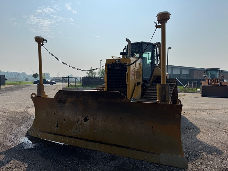 2017-caterpillar-d6n-lgp-image-2