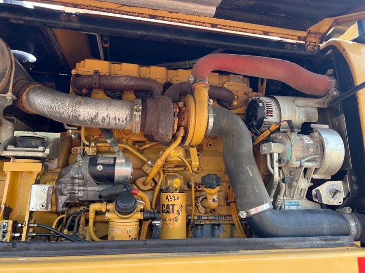 2011-caterpillar-m318d-image-17
