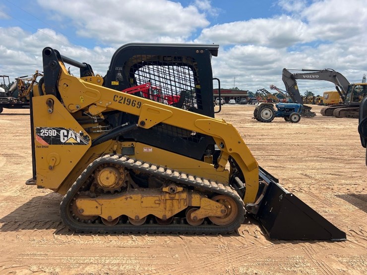 2015-caterpillar-259d-image-5
