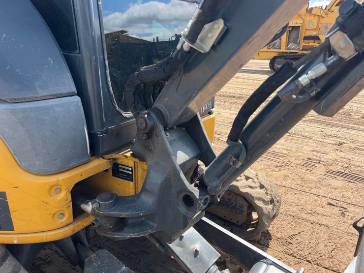 2016-deere-35g-image-26