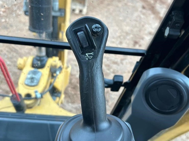 2018-caterpillar-420f2-it-image-44
