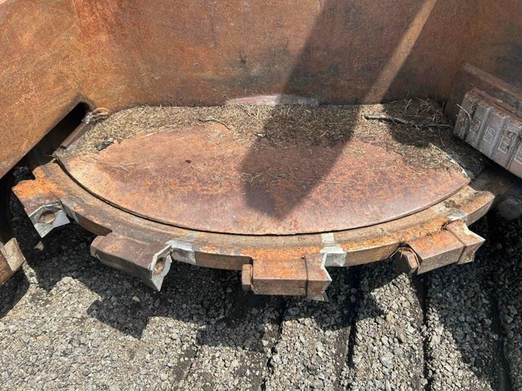 caterpillar-573-image-28