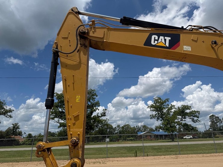 2018-caterpillar-320gc-image-25