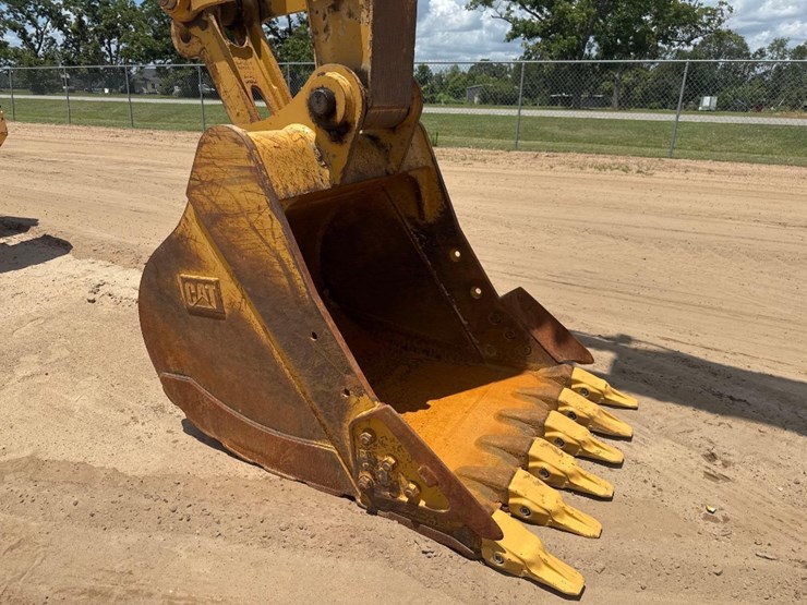 2018-caterpillar-320gc-image-26