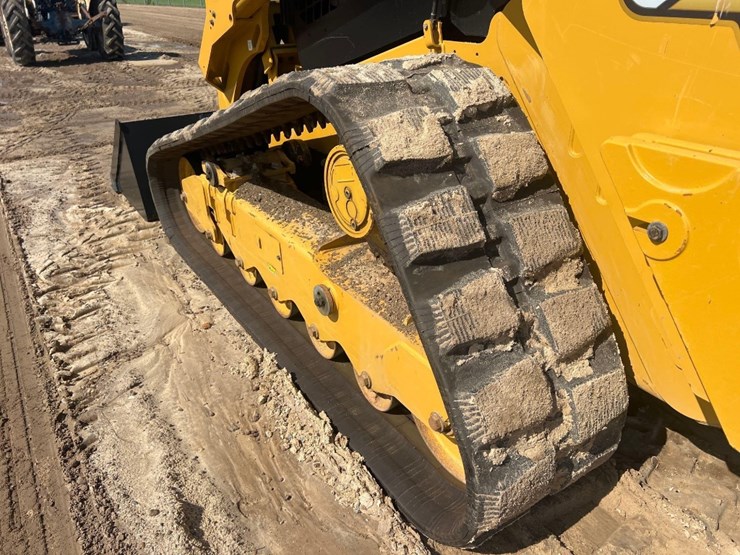 2023-caterpillar-299d3-image-22