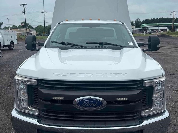 2019-ford-f350-xl-image-22