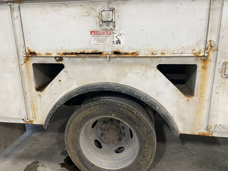 2005-ford-f550-xl-image-17