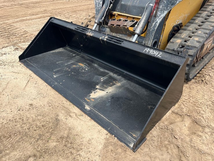 2015-deere-319e-image-18