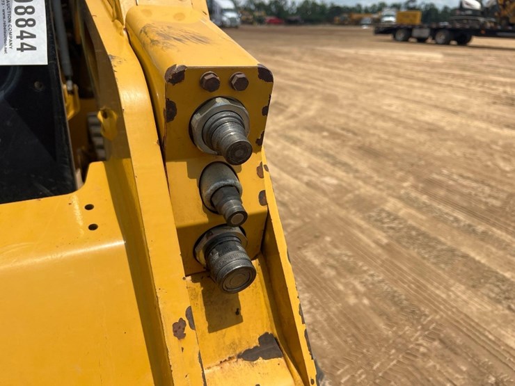 2015-caterpillar-259d-image-11