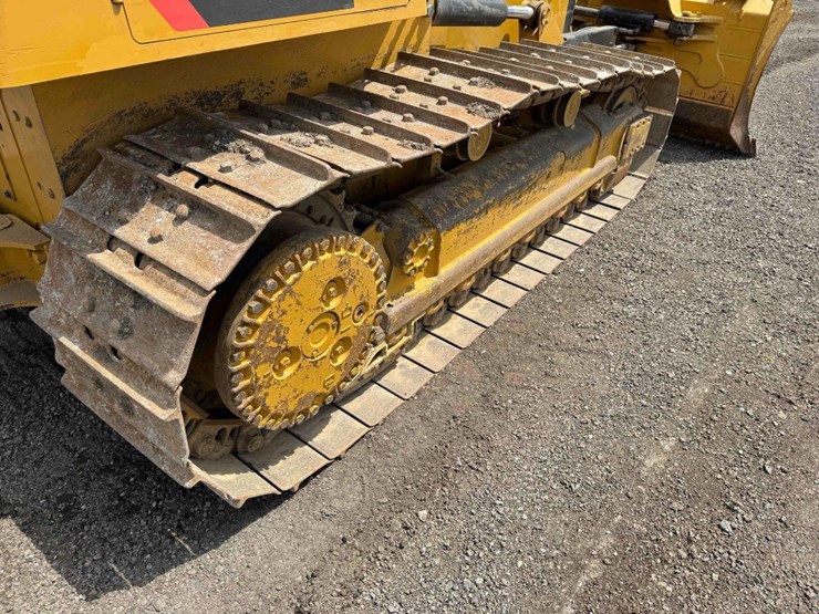 2016-caterpillar-d6k-image-37