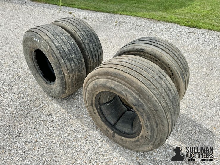 12.5l-15-implement-tires-image-3