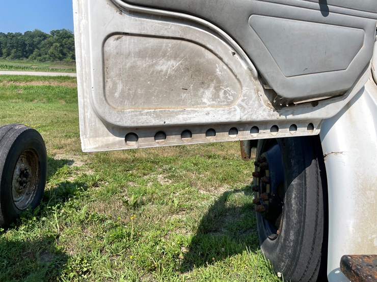 #1013-•-1992-freightliner-cummins-(has-mn-title)-image-69