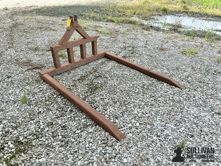 shop--built-3-pt-bale-carrier-image-3