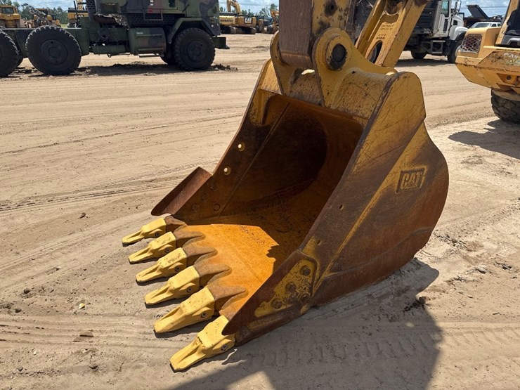 2018-caterpillar-320gc-image-28