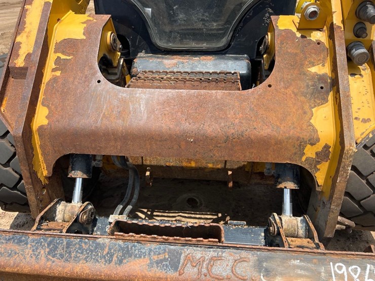 2014-caterpillar-272d-xhp-image-10