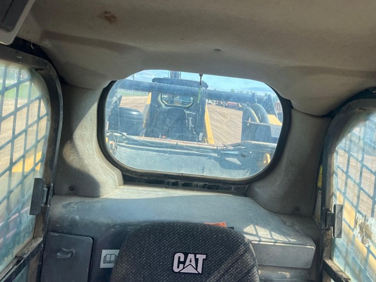 2015-caterpillar-299d-xhp-image-32