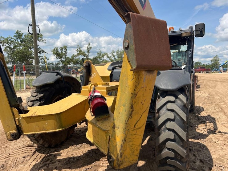 2015-caterpillar-tl1055c-image-14