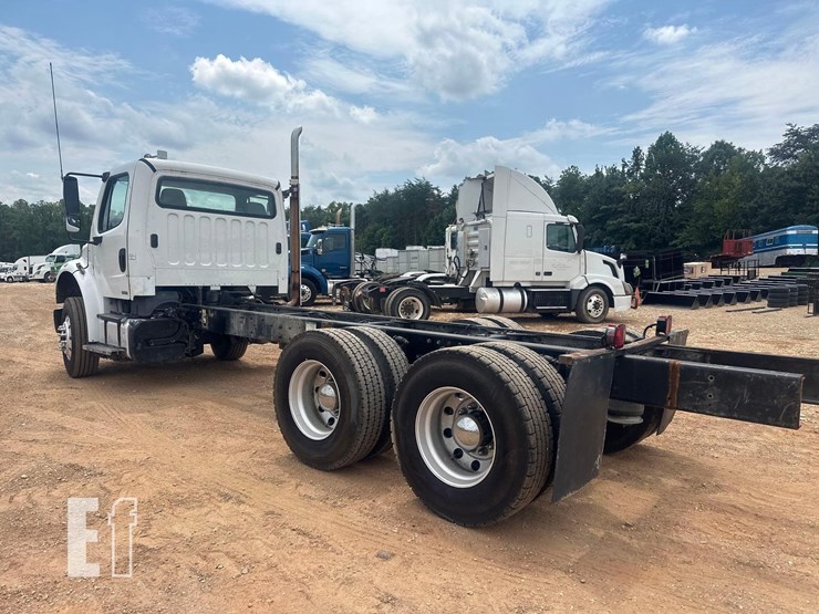 2011-freightliner-business-class-m2-106-image-9