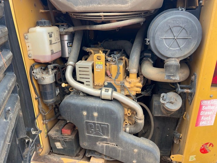 2015-caterpillar-259d-image-15