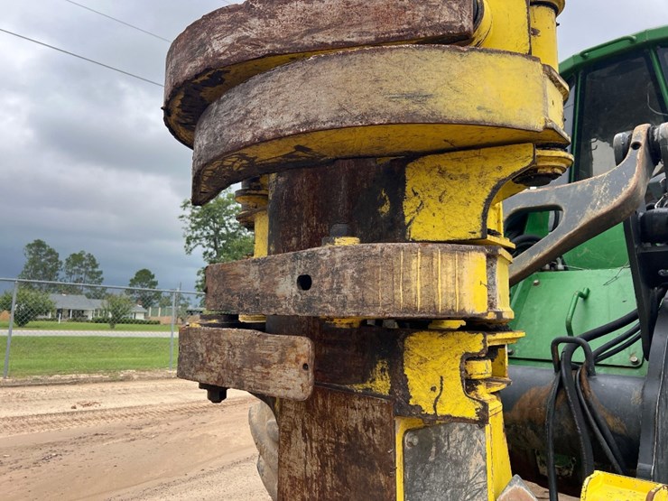 2019-deere-843l-image-11
