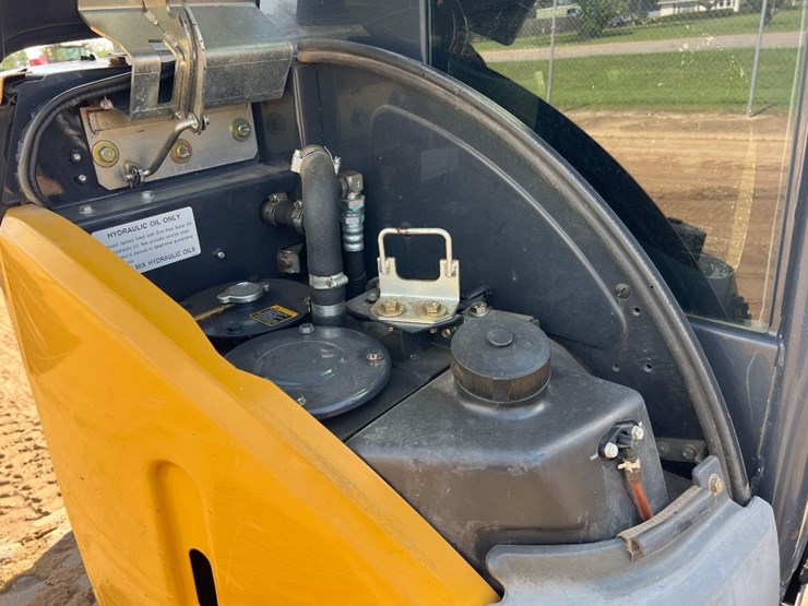 2016-deere-35g-image-28