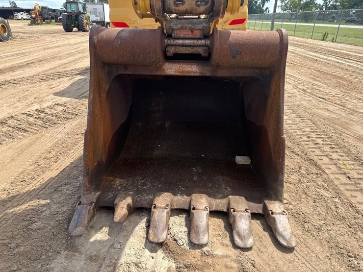 2020-caterpillar-326fl-image-30