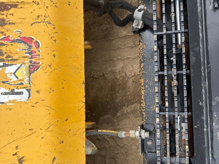 2022-caterpillar-299d3-image-21
