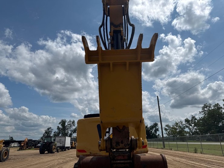 2020-caterpillar-326fl-image-27