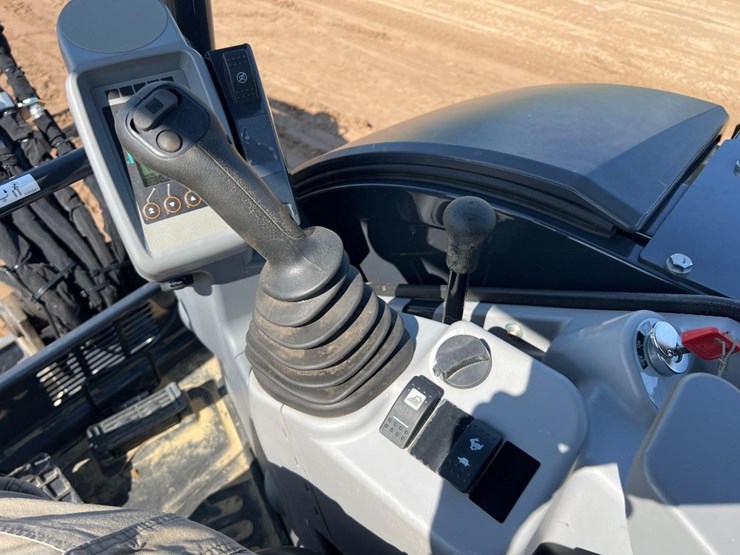 2023-deere-30g-image-32