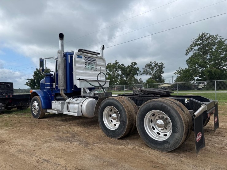 2011-peterbilt-367-image-8