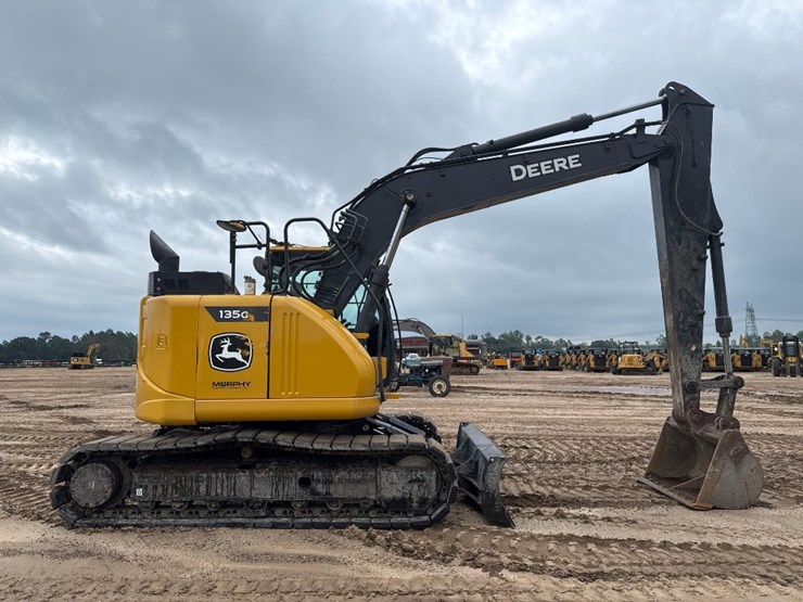 2023-deere-135g-image-5