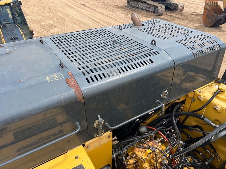 2013-komatsu-pc490-lc-10-image-18