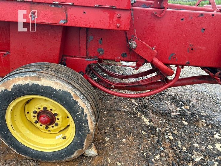 new-holland-565-image-7