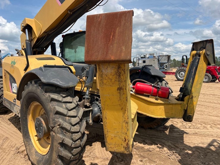 2015-caterpillar-tl1055c-image-15