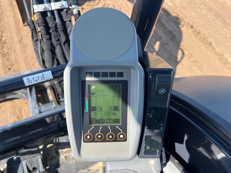 2023-deere-30g-image-35