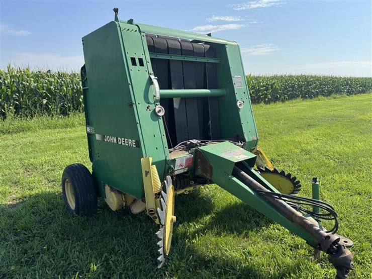 1990-john-deere-335-image-1