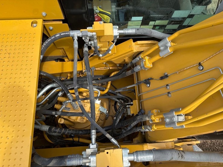 2020-caterpillar-326fl-image-21