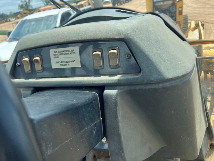2004-deere-310sg-image-40
