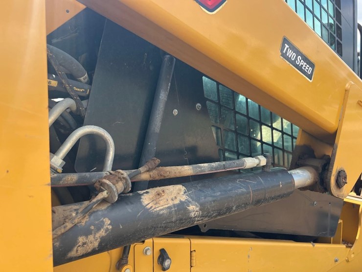 2021-caterpillar-279d3-image-15