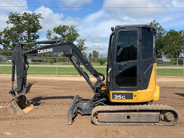 2016-deere-35g-image-1