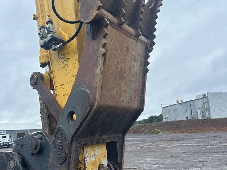 2021-komatsu-pc210-lc-11-image-10