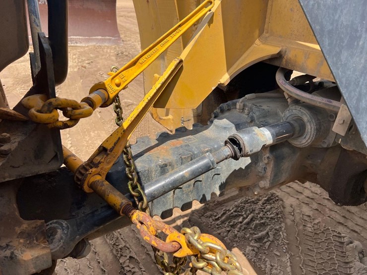 2015-caterpillar-tl1055c-image-22