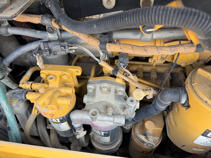 2017-caterpillar-d6n-lgp-image-38