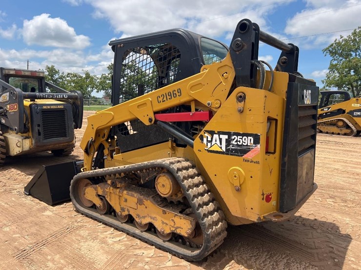 2015-caterpillar-259d-image-2