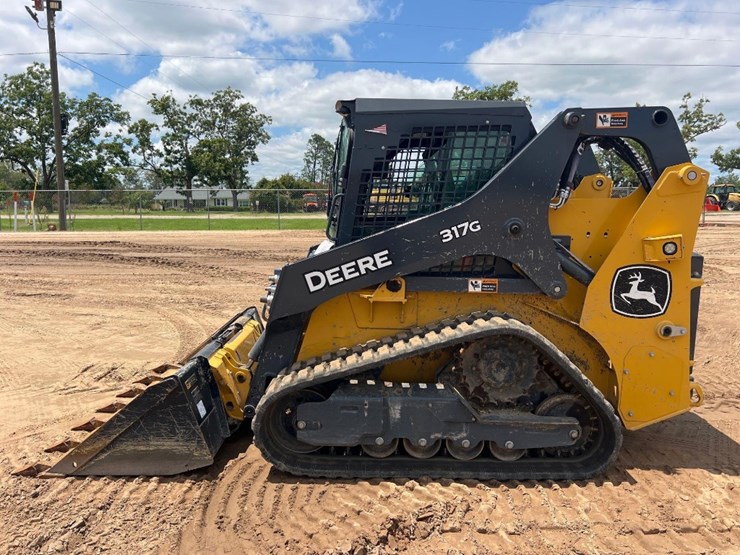 2023-deere-317g-image-1