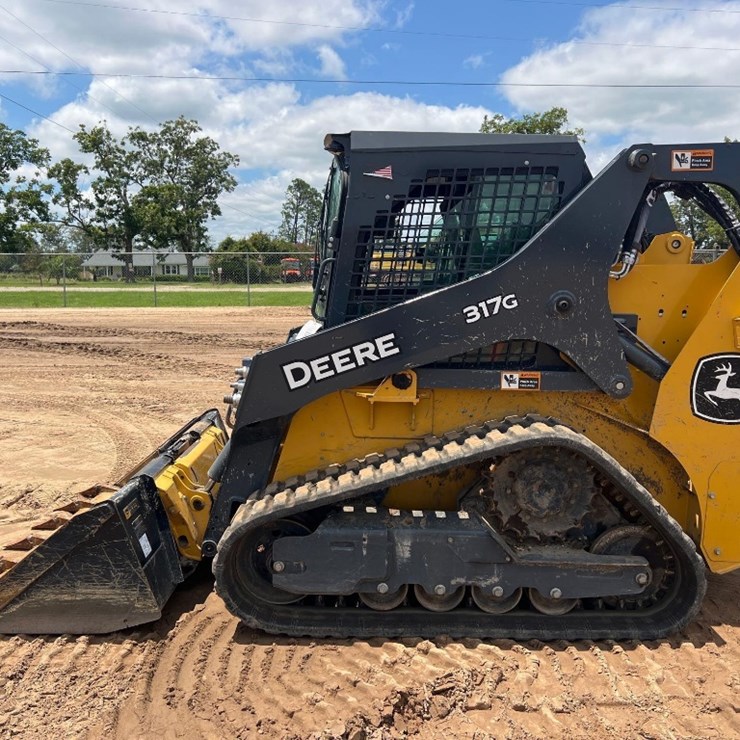 2023 DEERE 317G